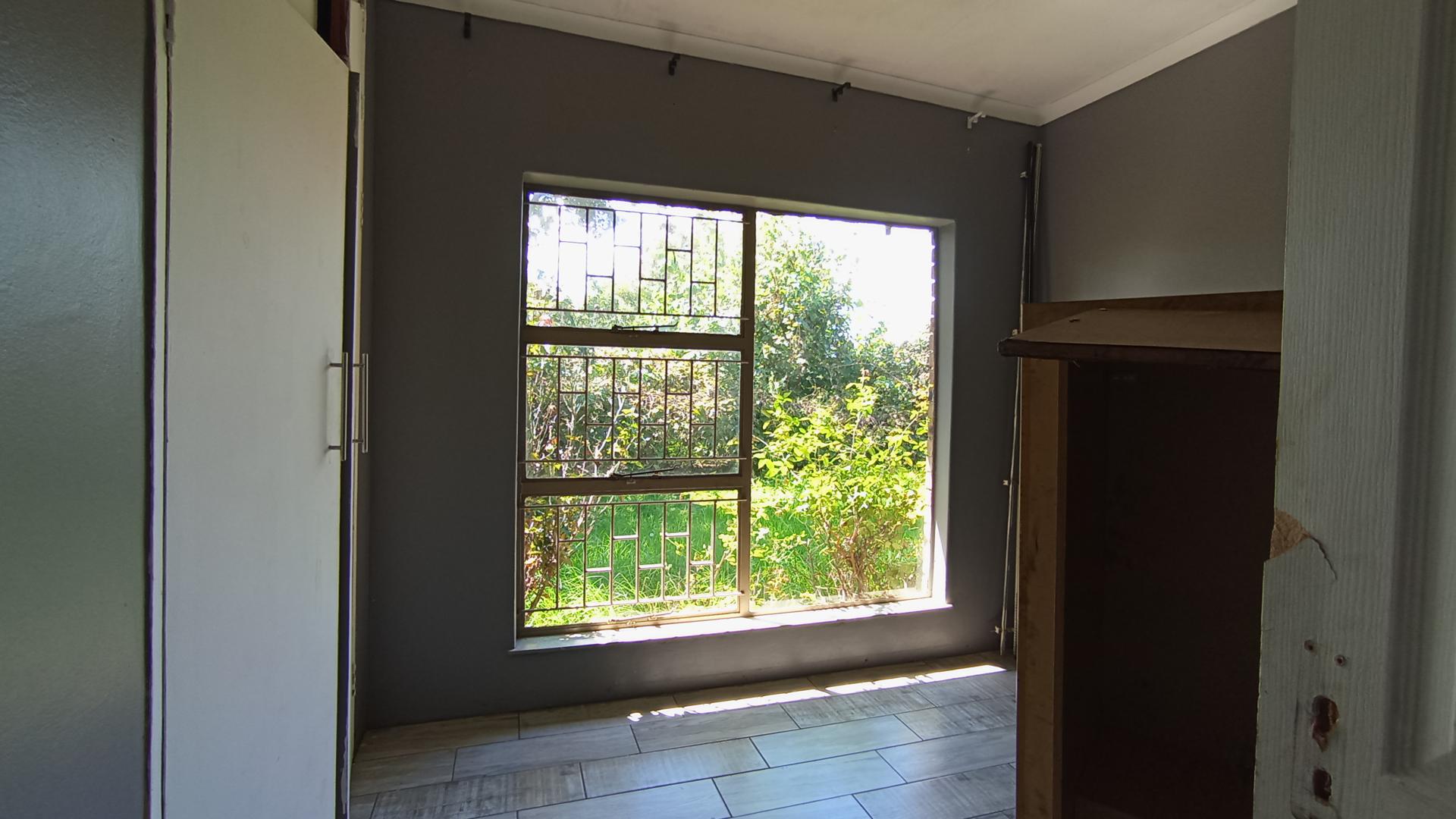 Bed Room 1 - 14 square meters of property in Riamarpark
