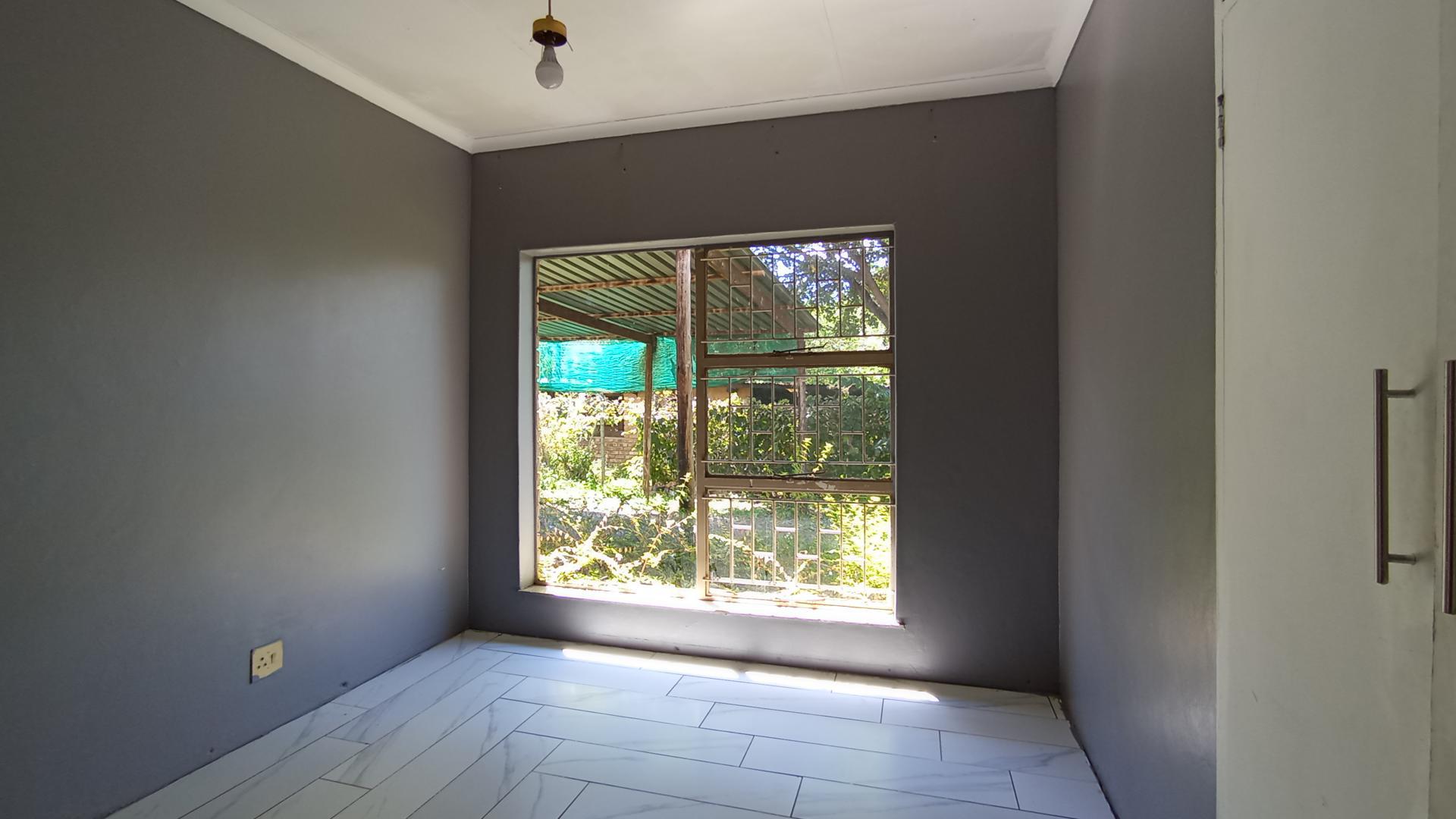 Bed Room 2 - 15 square meters of property in Riamarpark