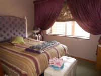 Bed Room 1 - 14 square meters of property in Krugersdorp