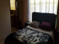 Main Bedroom - 14 square meters of property in Rustenburg Oos-Einde