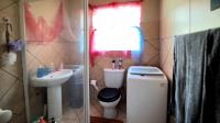 Bathroom 1 - 7 square meters of property in Rustenburg Oos-Einde