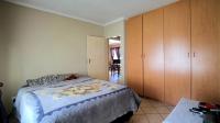 Main Bedroom - 14 square meters of property in Rustenburg Oos-Einde