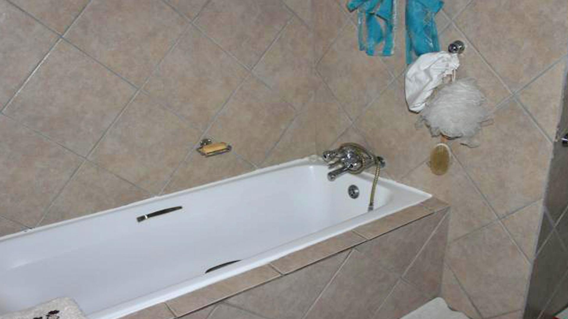 Bathroom 1 of property in Rustenburg