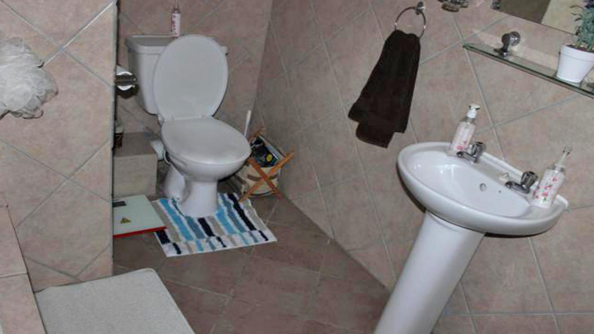 Bathroom 1 of property in Rustenburg