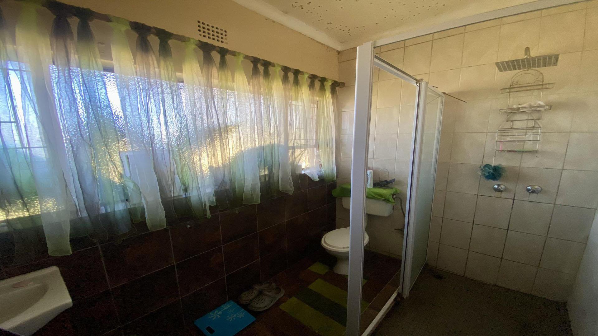 Bathroom 2 of property in Hendrina