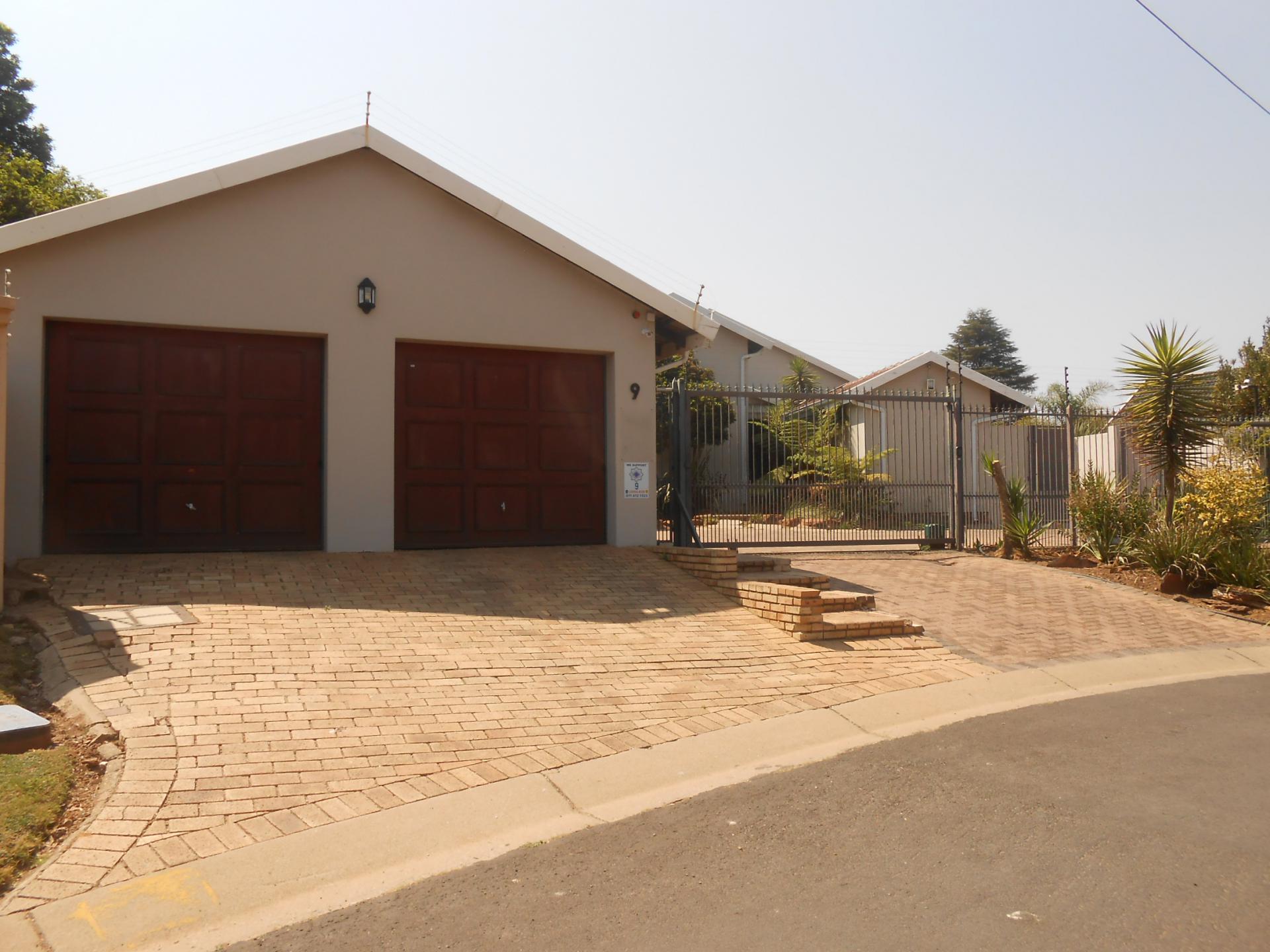 Front View of property in Constantia Kloof