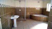 Main Bathroom - 15 square meters of property in Everest Heights