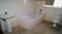Bathroom 3+ - 6 square meters of property in Everest Heights