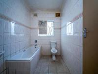 Bathroom 3+ - 6 square meters of property in Everest Heights