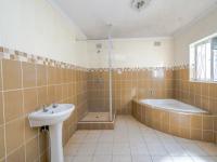 Main Bathroom - 15 square meters of property in Everest Heights