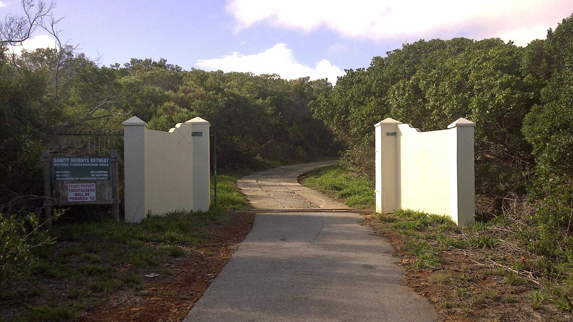 Front View of property in Beachview