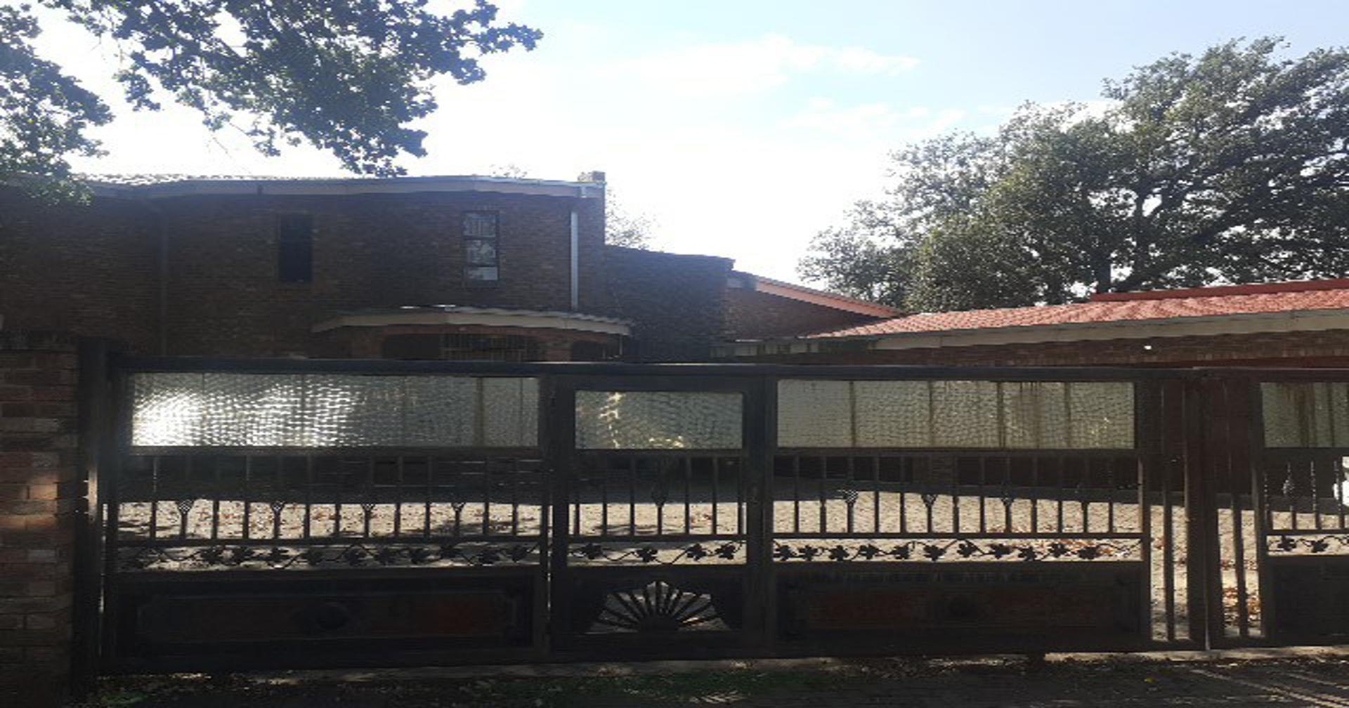 Front View of property in Ficksburg