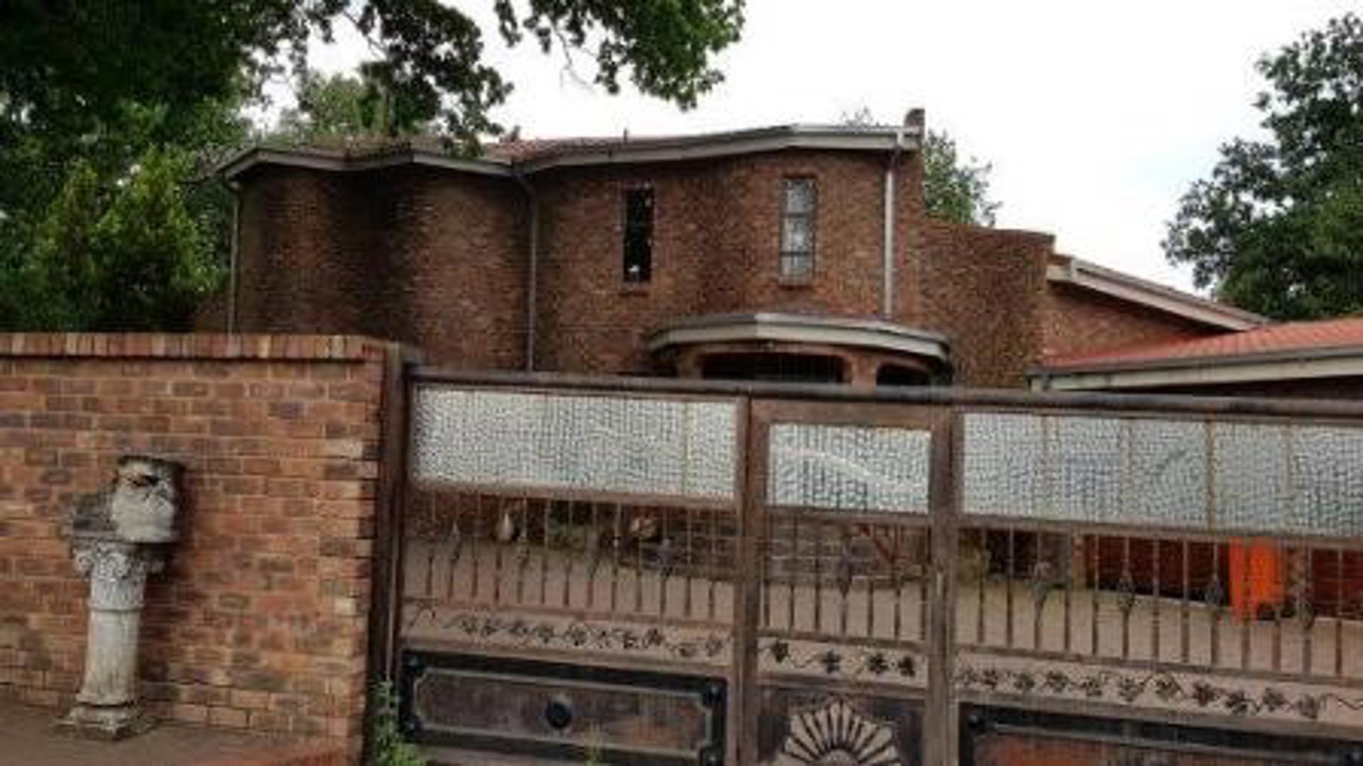 Front View of property in Ficksburg