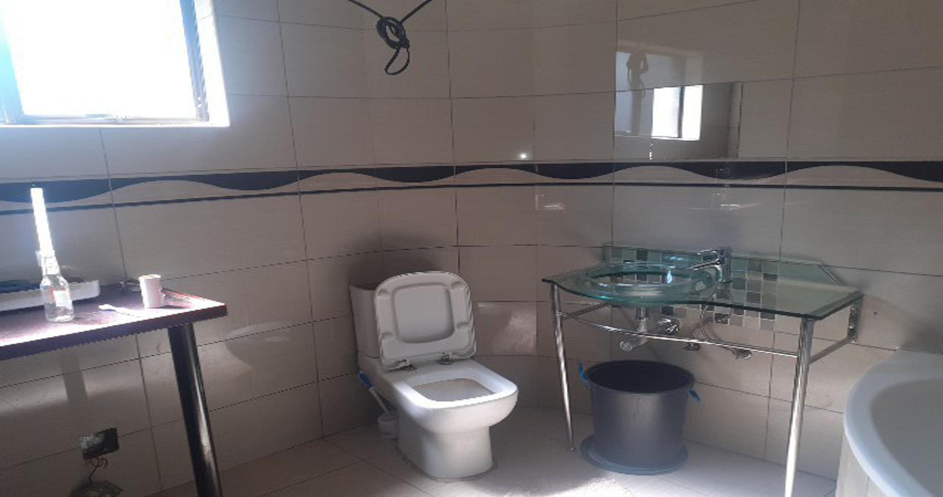 Main Bathroom of property in Ficksburg