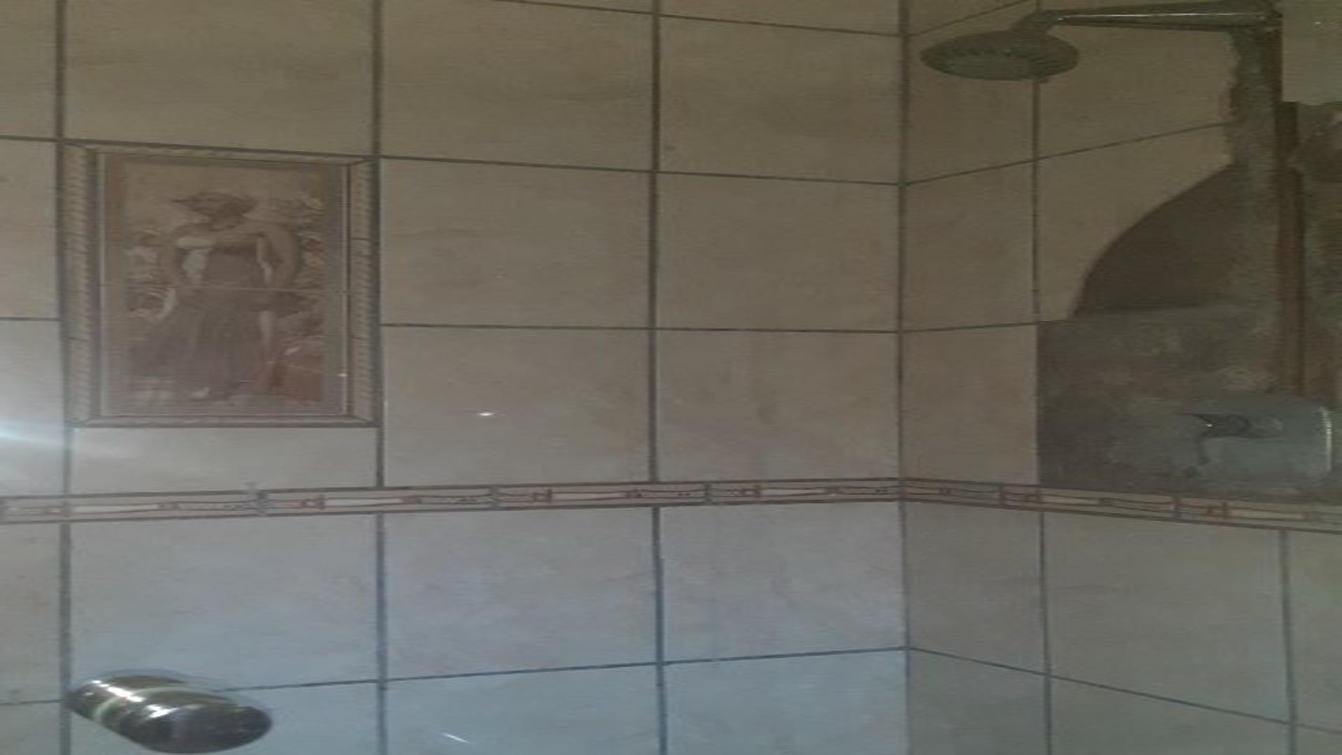 Bathroom 2 of property in Ficksburg