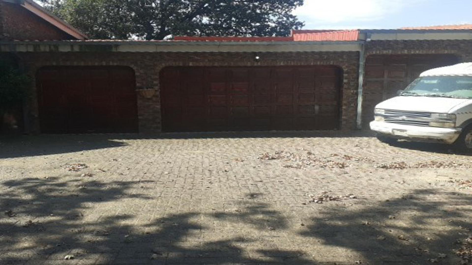 Front View of property in Ficksburg