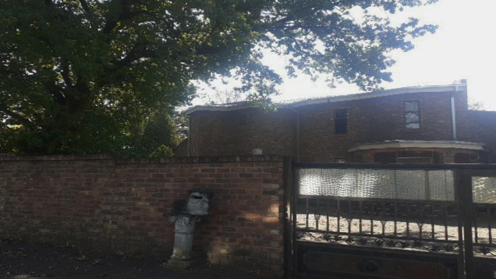 Front View of property in Ficksburg