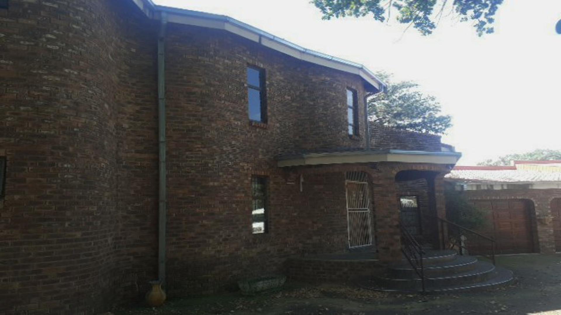 Front View of property in Ficksburg