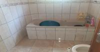Bathroom 1 of property in Ficksburg