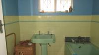 Bathroom 1 - 5 square meters of property in Athlone - CPT