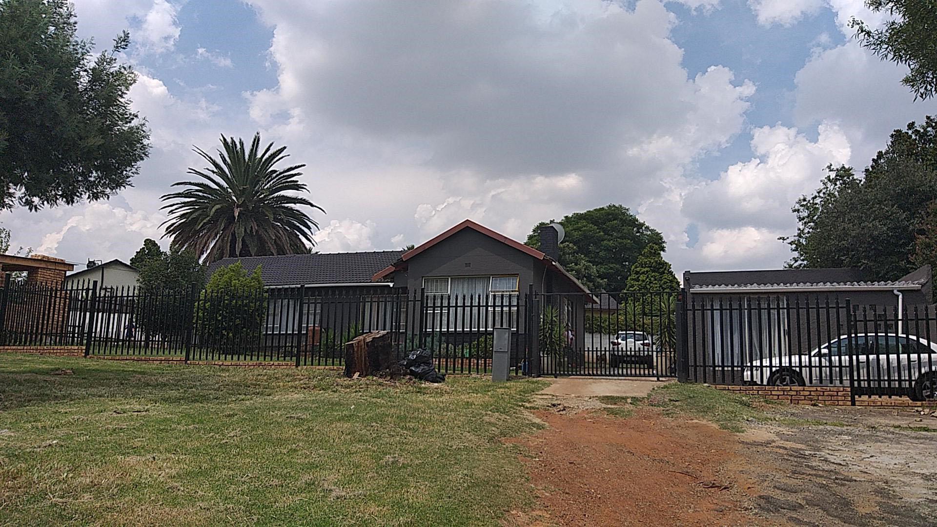 Front View of property in Marlands