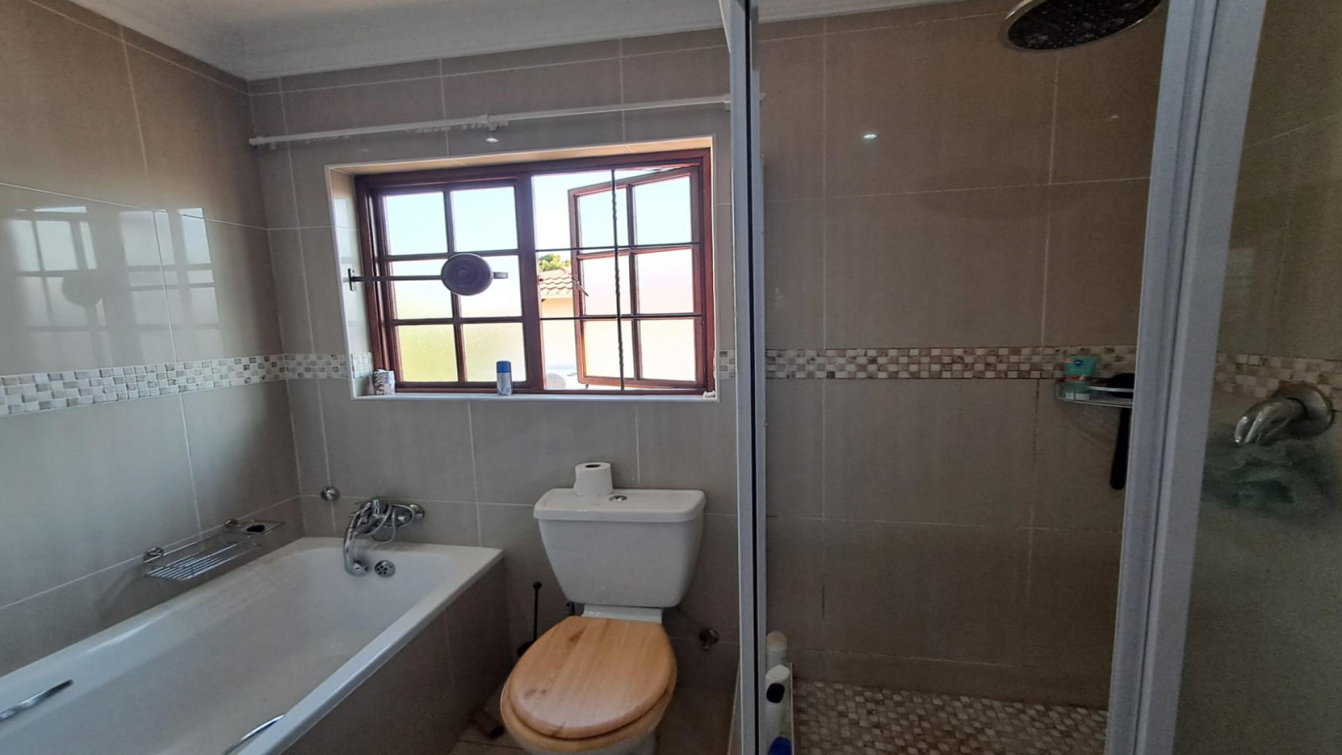 Bathroom 1 of property in Noordwyk