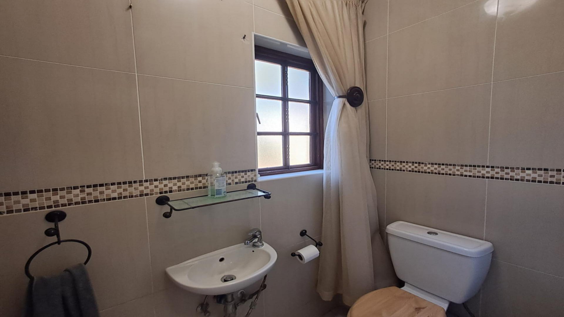 Bathroom 3+ of property in Noordwyk