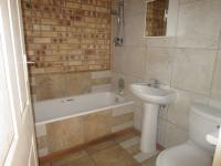 Bathroom 1 - 5 square meters of property in Roodia