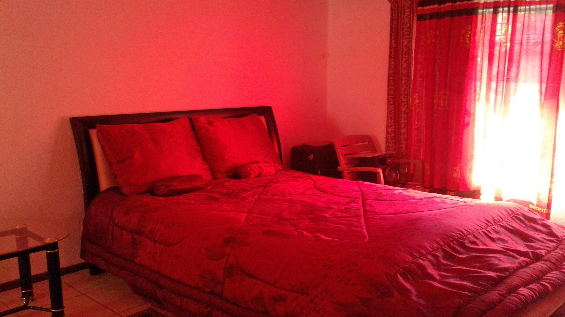 Bed Room 1 - 26 square meters of property in Dalpark