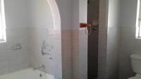 Main Bathroom - 11 square meters of property in Dalpark