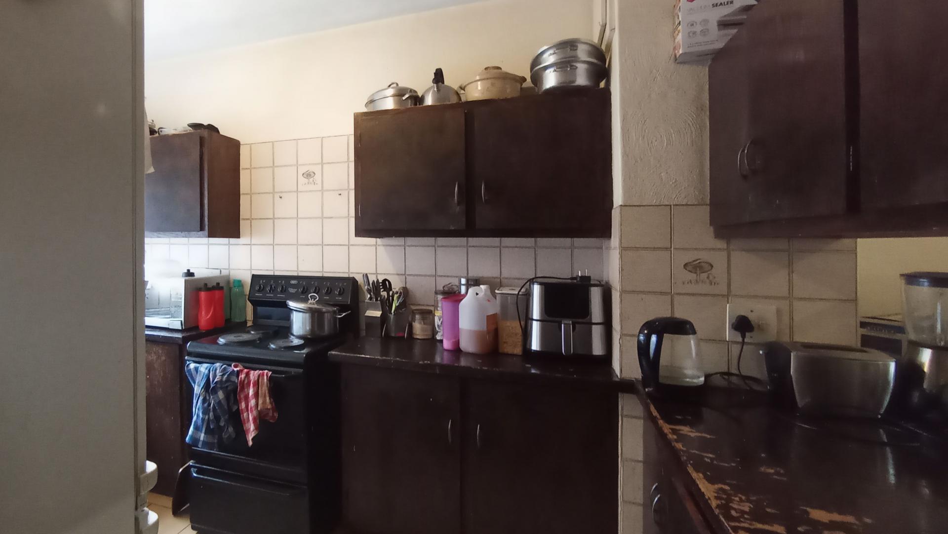 Kitchen - 9 square meters of property in Windsor East