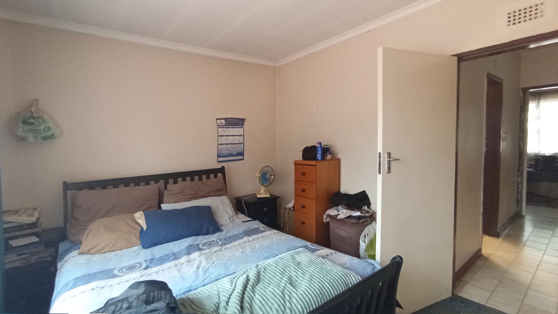 Main Bedroom - 15 square meters of property in Windsor East