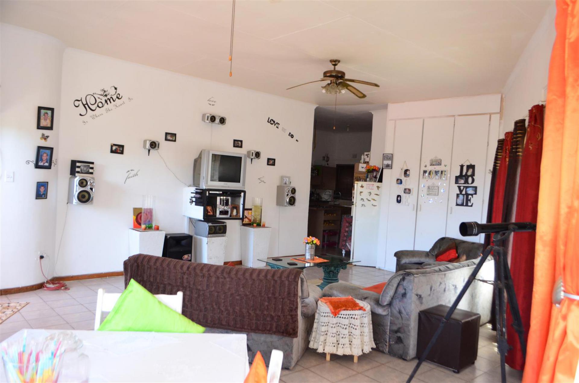 Lounges - 139 square meters of property in Margate