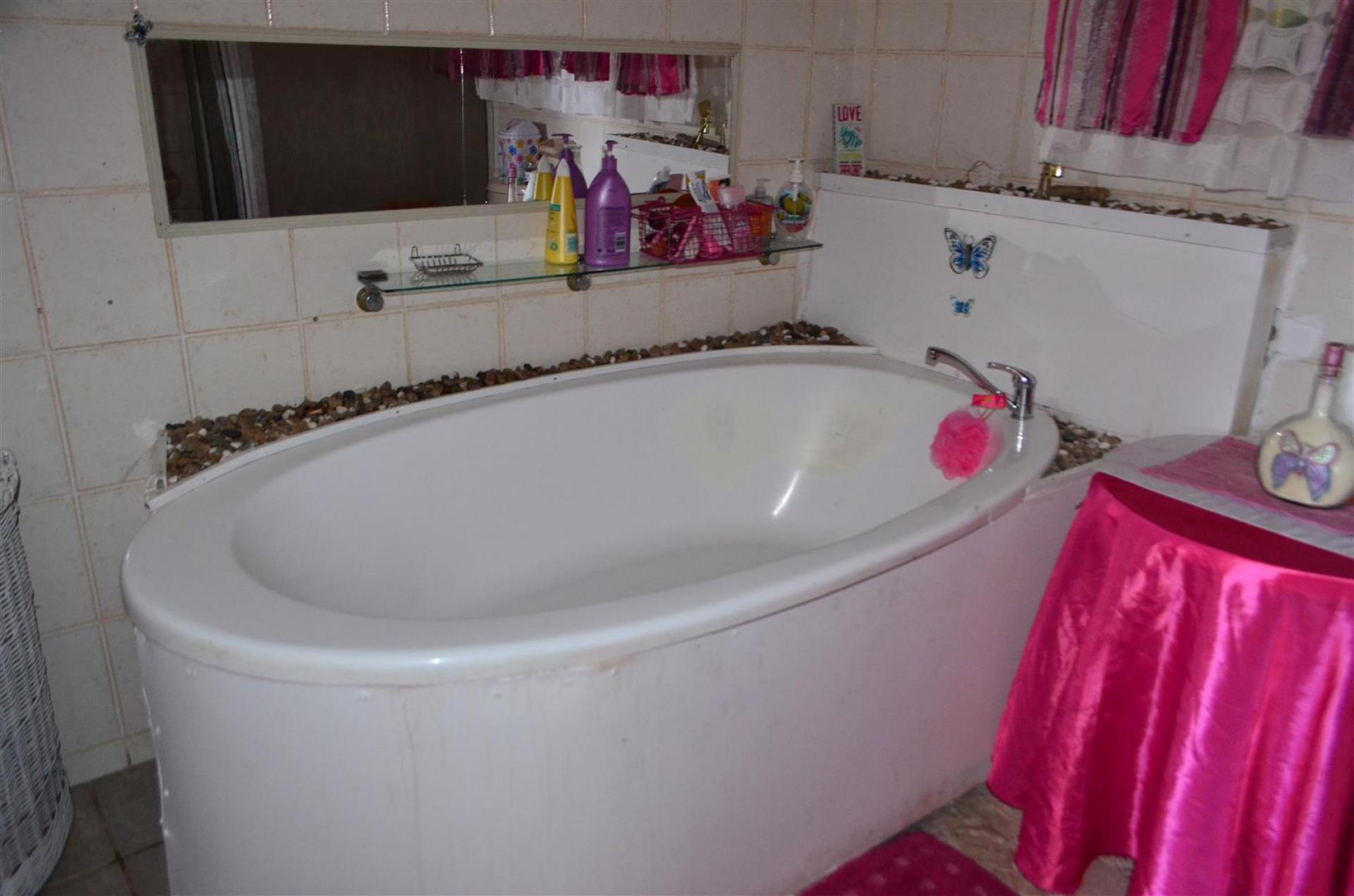 Bathroom 2 - 17 square meters of property in Margate