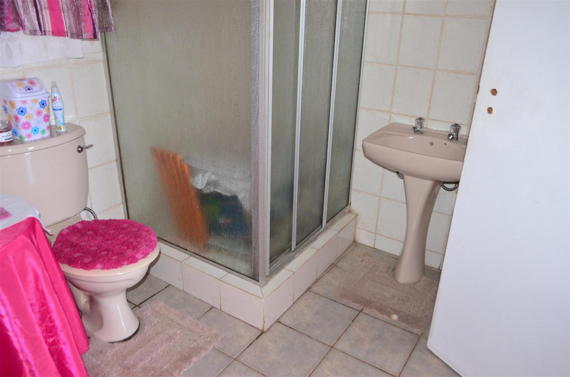 Bathroom 2 - 17 square meters of property in Margate