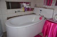 Bathroom 2 - 17 square meters of property in Margate