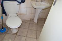 Bathroom 1 - 44 square meters of property in Margate