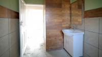 Bathroom 1 - 7 square meters of property in Reyno Ridge
