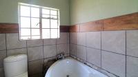 Bathroom 1 - 7 square meters of property in Reyno Ridge