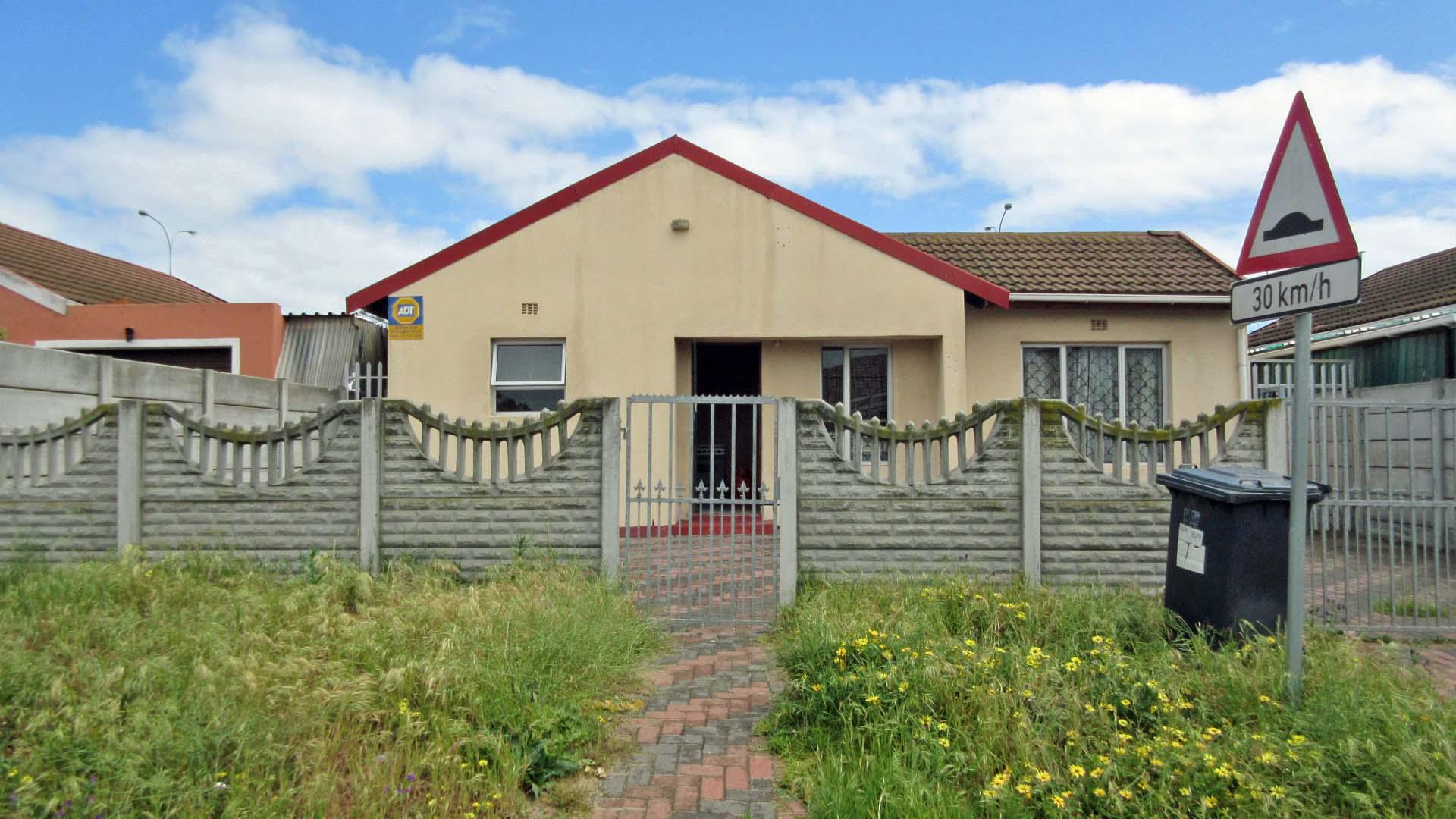 Front View of property in Kuils River