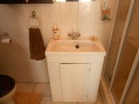 Main Bathroom - 3 square meters of property in Chancliff AH