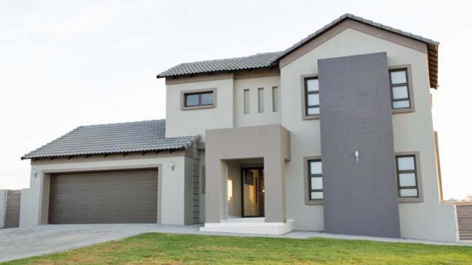 4 Bedroom House for Sale For Sale in Blue Valley Golf Estate - Home Sell - MR167145