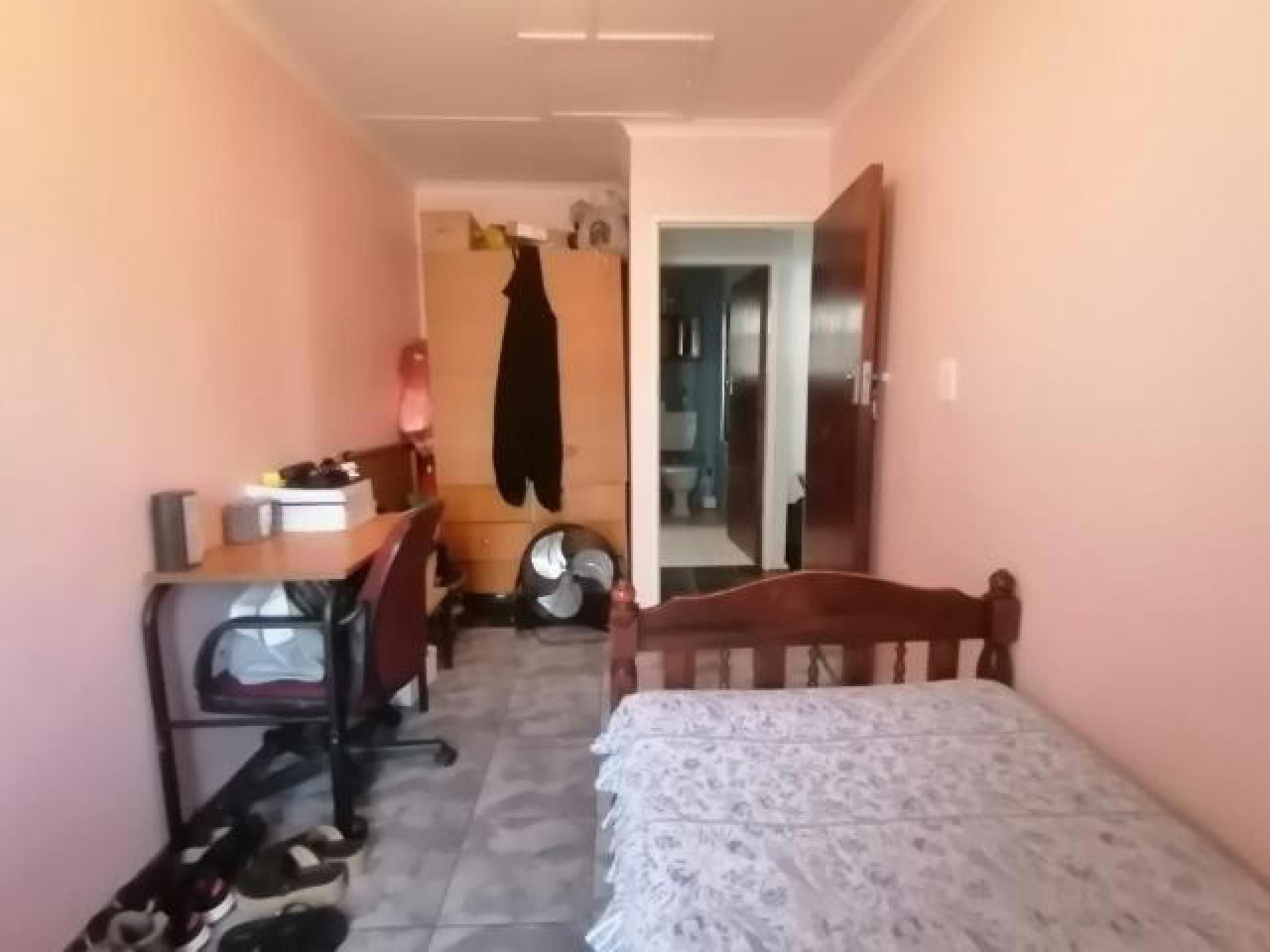 Bed Room 2 of property in Mitchells Plain