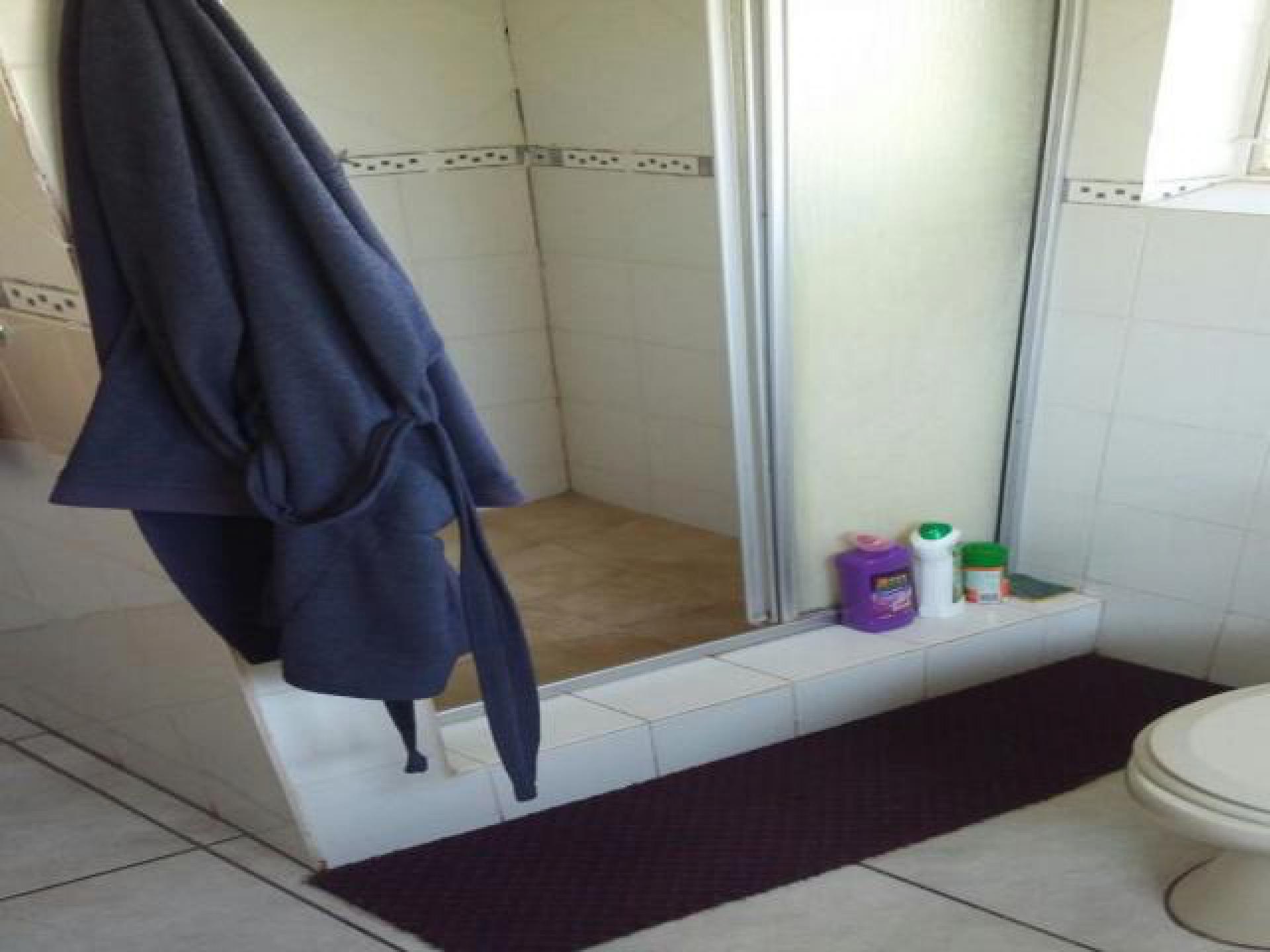 Bathroom 1 of property in Klerksdorp