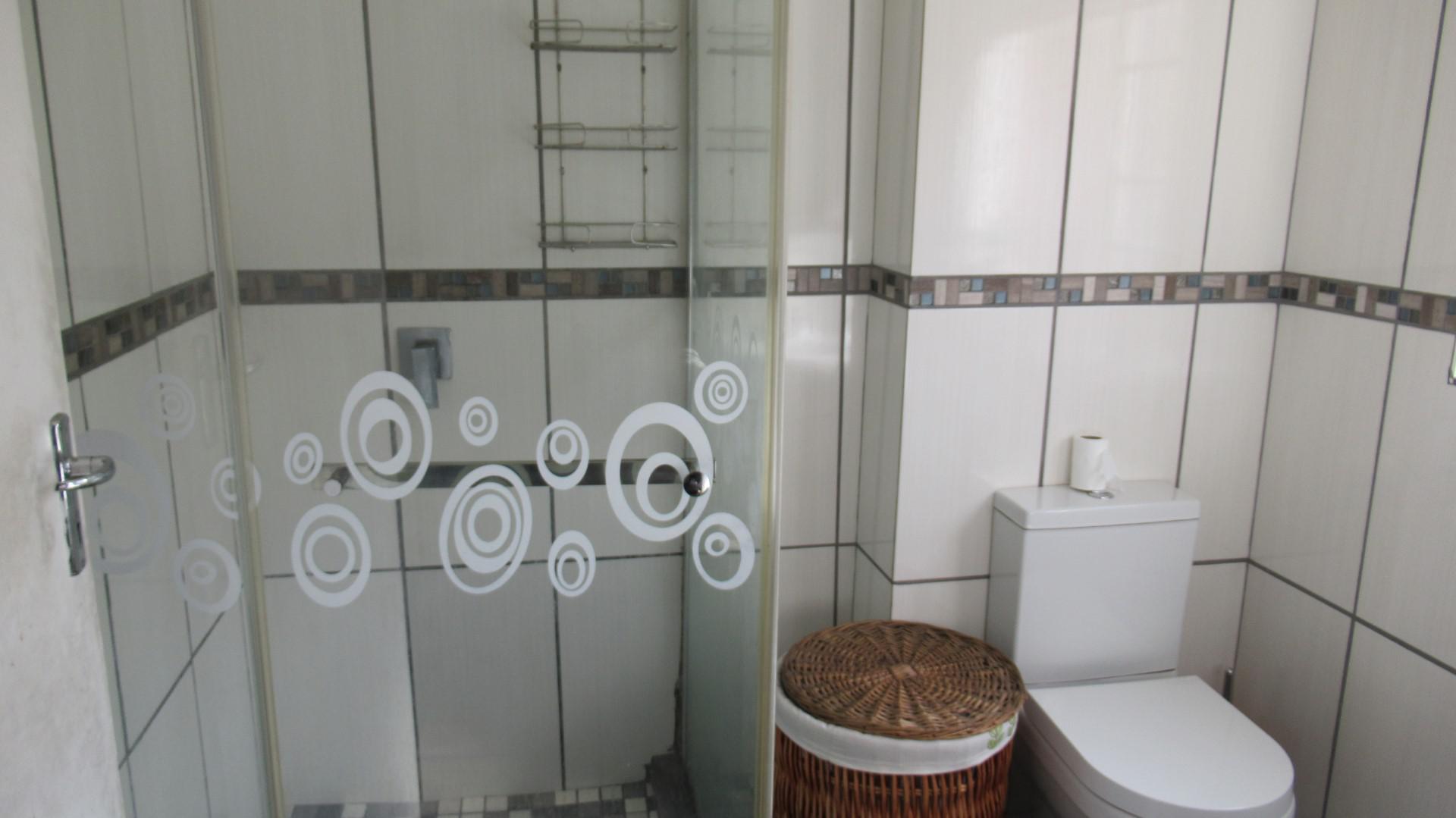 Main Bathroom - 5 square meters of property in Castleview