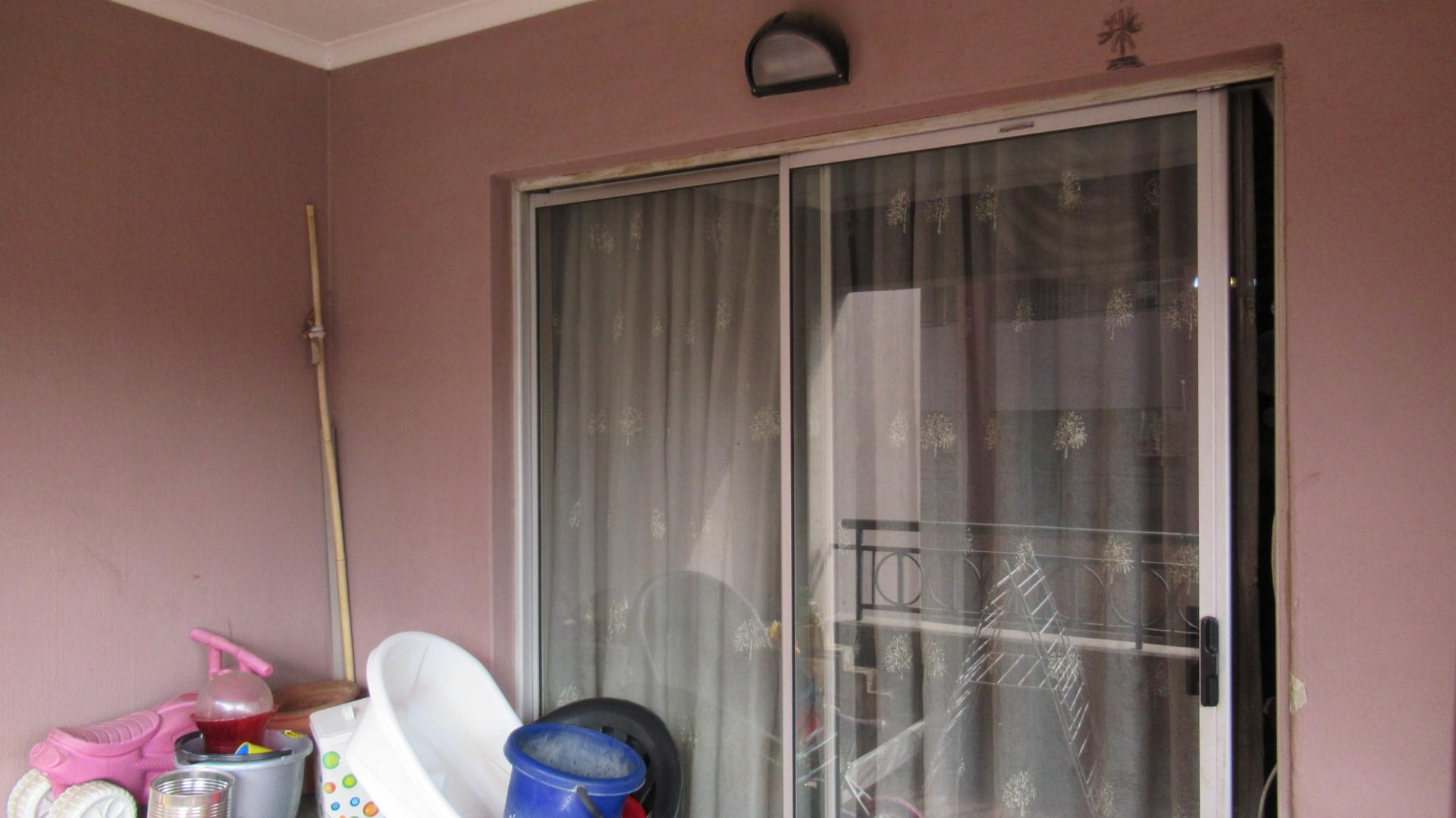 Balcony - 10 square meters of property in Castleview