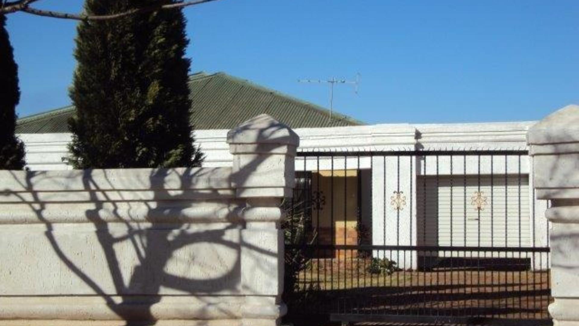 Front View of property in Johannesburg Central