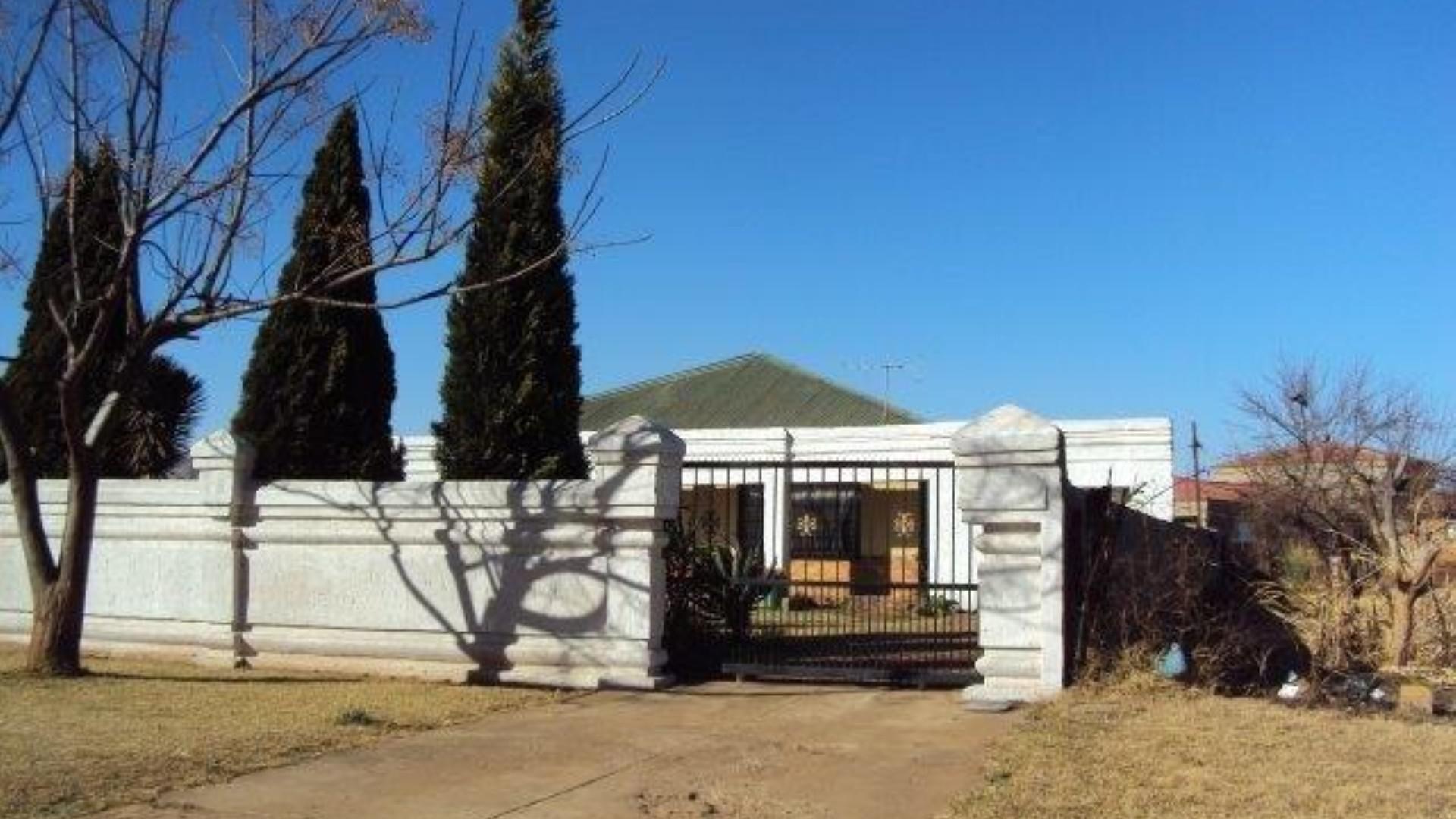 Front View of property in Johannesburg Central
