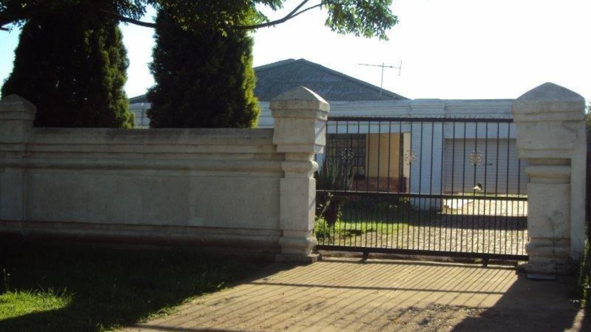 Front View of property in Johannesburg Central
