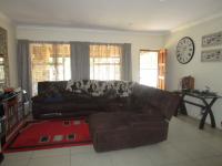 Lounges - 21 square meters of property in Dalview